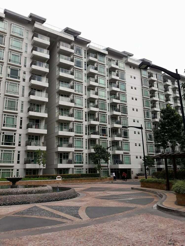 Condo 101 At Newport City