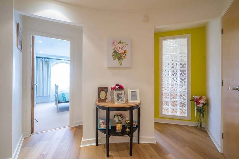City Center Apartment - Superb Location