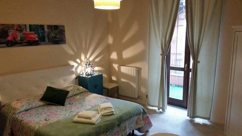 Hotel Gira Guest House