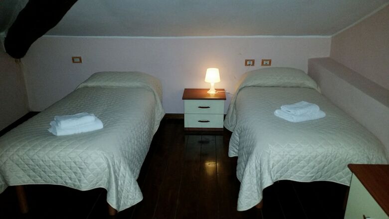 Hotel Gira Guest House