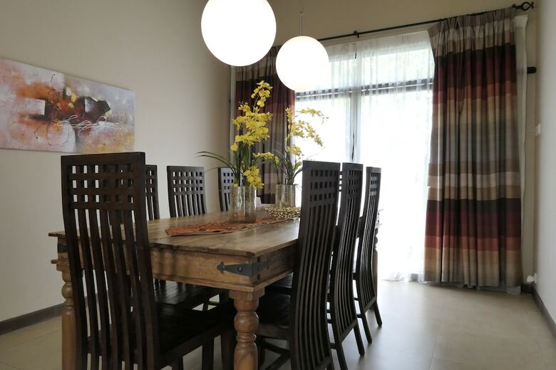 Gurney 4+1 Bali Style Tranquil Villa