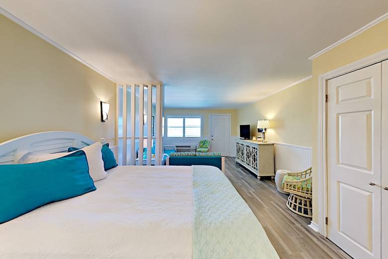 122 Sea Breeze - Sutdio Condo