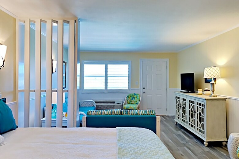 122 Sea Breeze - Sutdio Condo