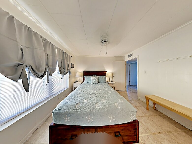 Beachfront Penthouse - Three Bedroom Condo