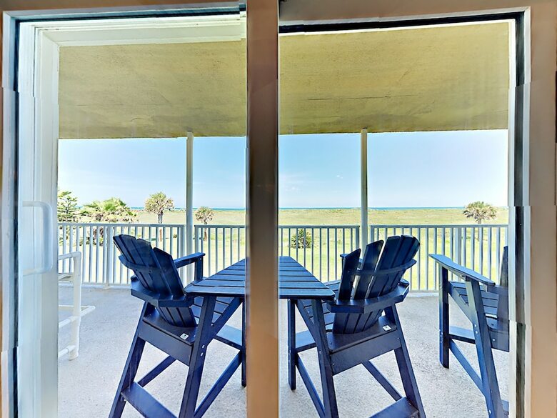 Beachfront Penthouse - Three Bedroom Condo