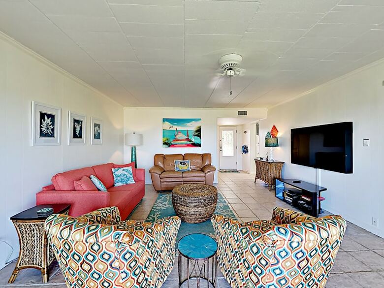Beachfront Penthouse - Three Bedroom Condo