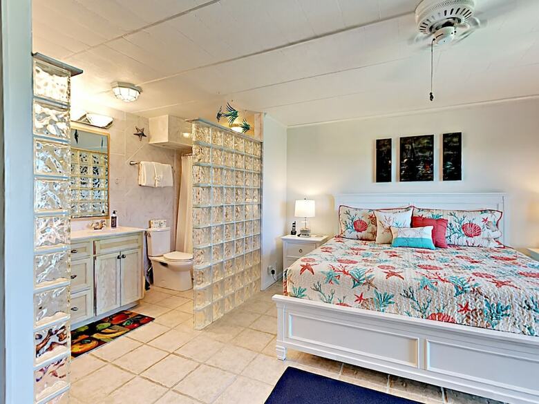 Beachfront Penthouse - Three Bedroom Condo