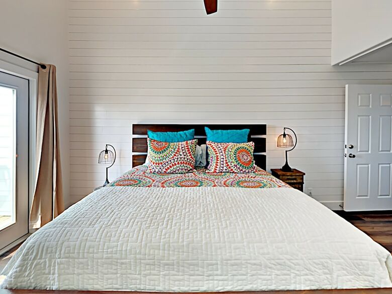 Cabinessence At La Playa - Two Bedroom Home