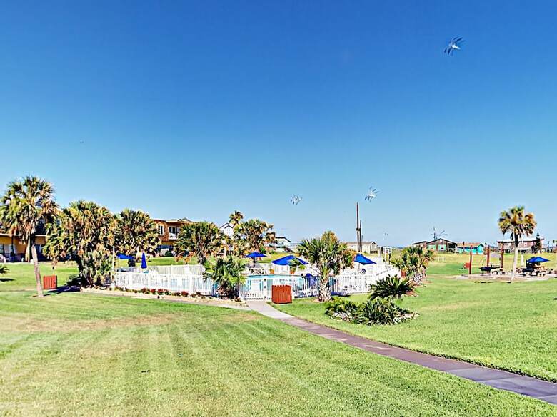 41ir: Beach Retreat - Three Bedroom Home