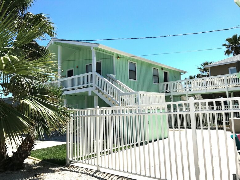 Paradise Hideout - One Bedroom Townhome