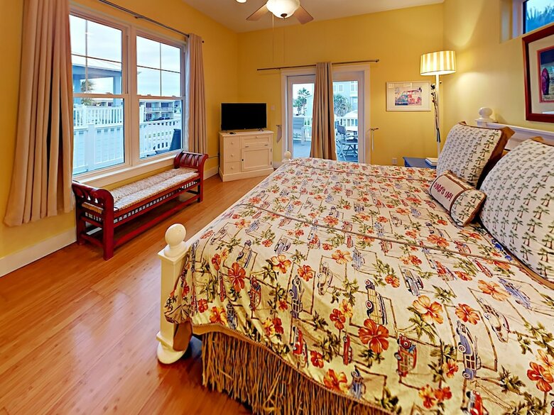 Banyan Beach House - Three Bedroom House