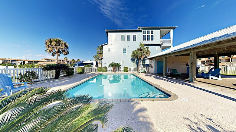 Banyan Beach House - Three Bedroom House