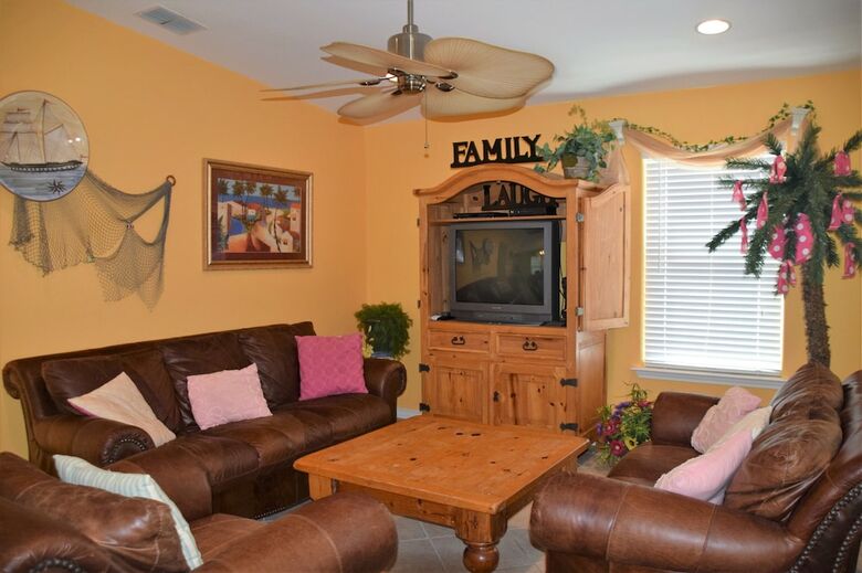 Pinkadot - Four Bedroom Home