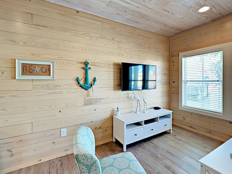 The Lemony Anemone - Three Bedroom Townhome