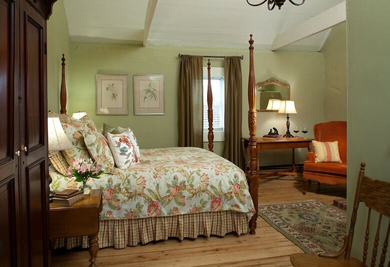 Bed & Breakfast Inn And Tavern At Meander