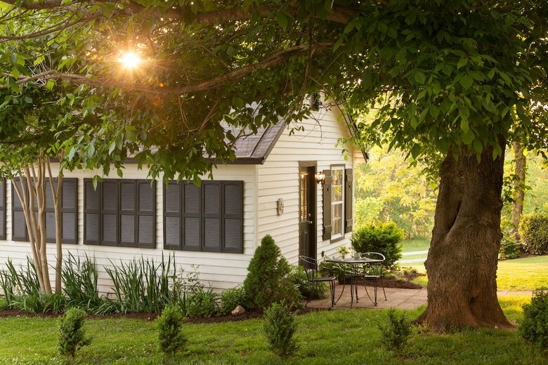 Bed & Breakfast Inn And Tavern At Meander