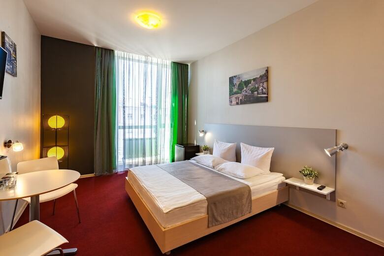 Hostal England Hotel Tyumen Centre