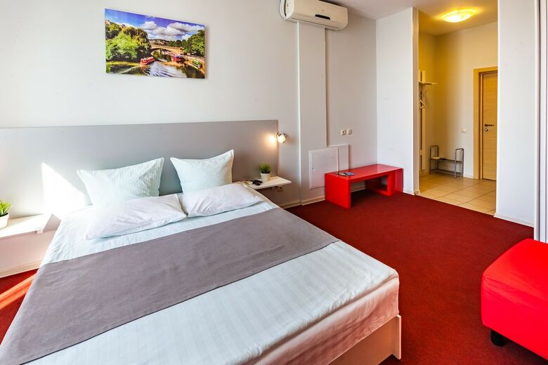 Hostal England Hotel Tyumen Centre