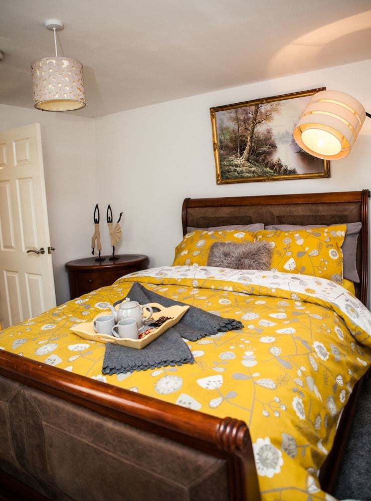 Cyrus House Cottage Apartment