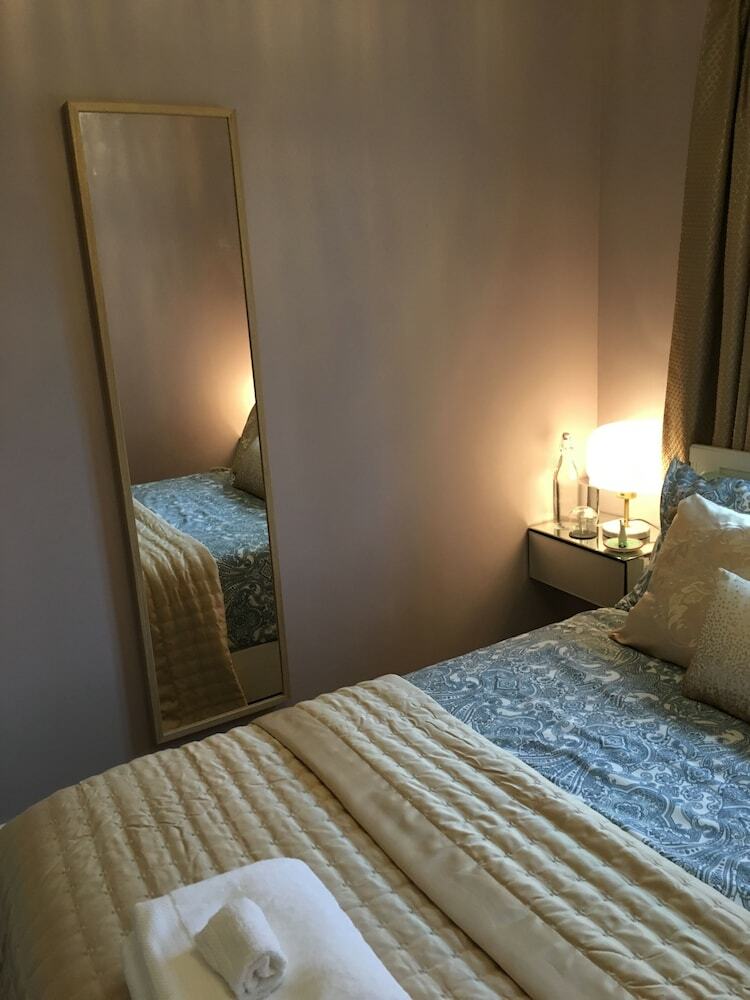 Hotel Leafy Suburban Bed & Breakfast