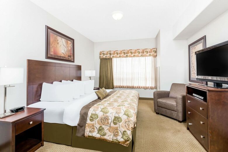 Hotel Ramada By Wyndham Olds