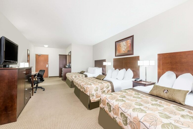 Hotel Ramada By Wyndham Olds