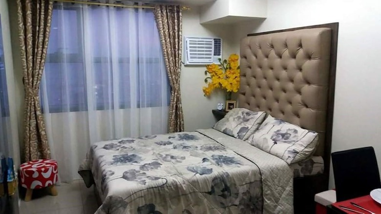 Coleen's Bedsit At Horizons 101