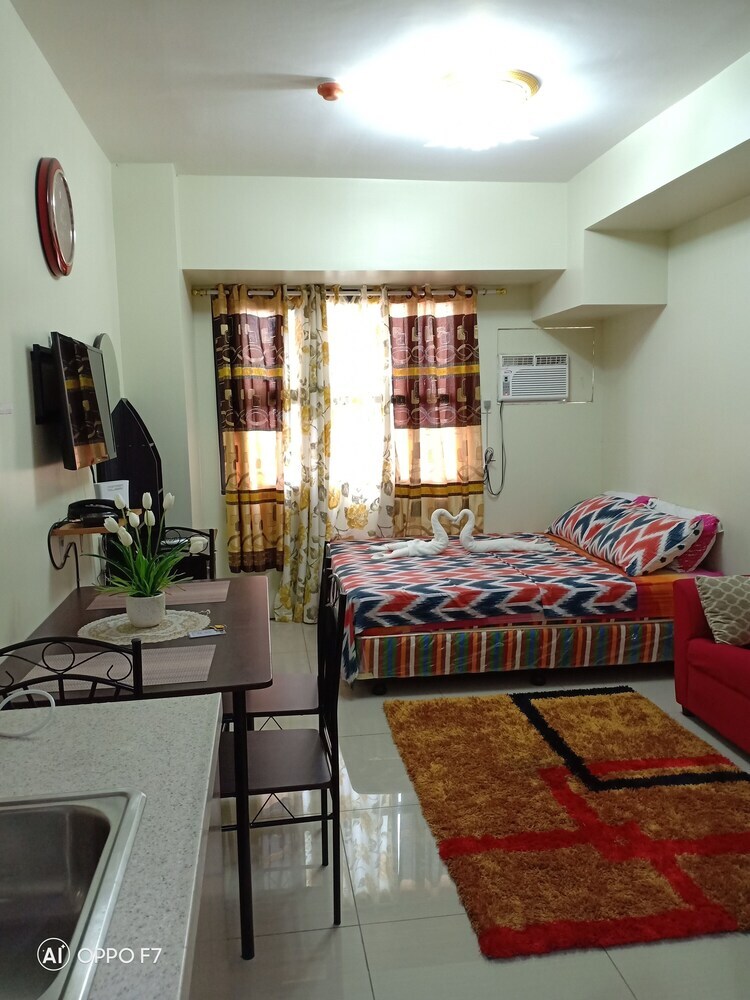 Coleen's Bedsit At Horizons 101