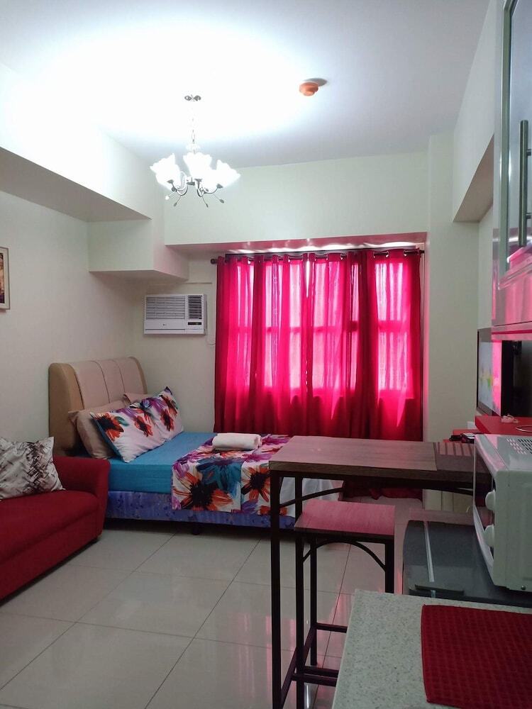 Coleen's Bedsit At Horizons 101