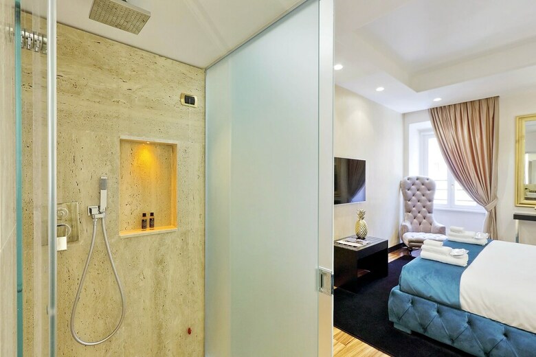 Hotel Spanish Hills Luxury Suites & Jacuzzi