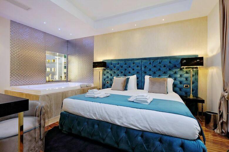 Hotel Spanish Hills Luxury Suites & Jacuzzi