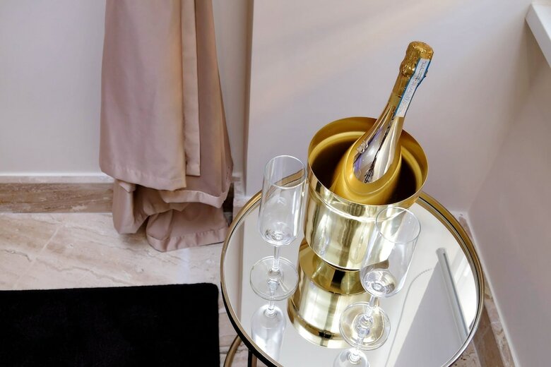 Hotel Spanish Hills Luxury Suites & Jacuzzi