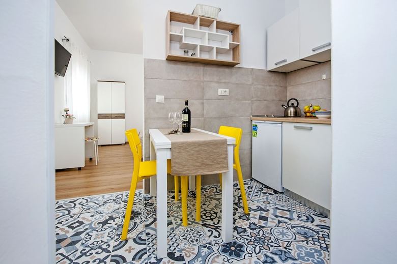 Hotel Apartments & Rooms Chiara