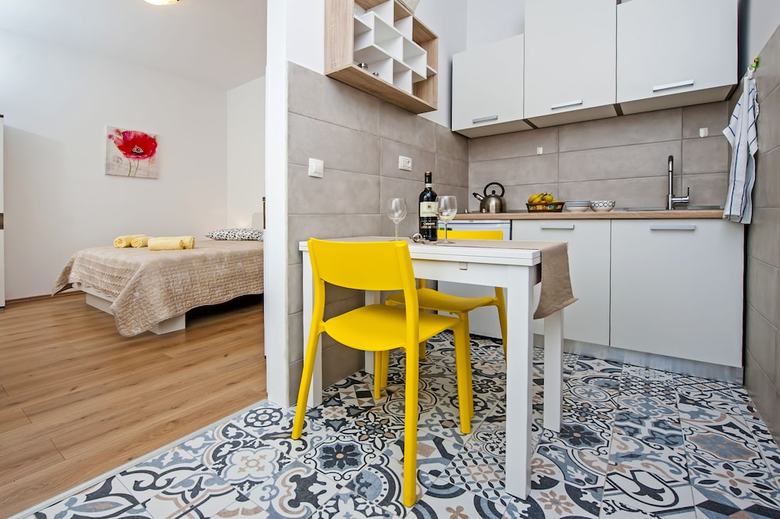 Hotel Apartments & Rooms Chiara