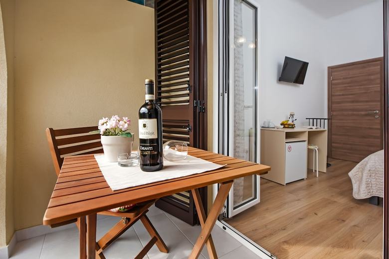 Hotel Apartments & Rooms Chiara