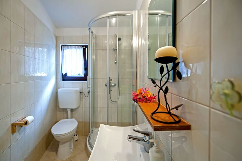 Hotel Apartments & Rooms Chiara