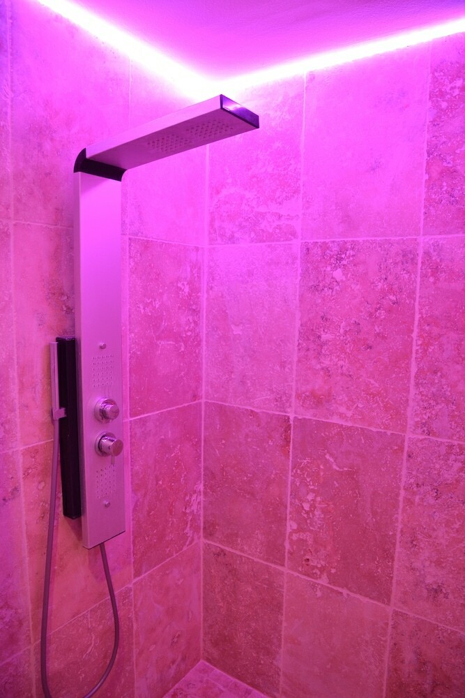 Hotel Les Nuits Envout�es