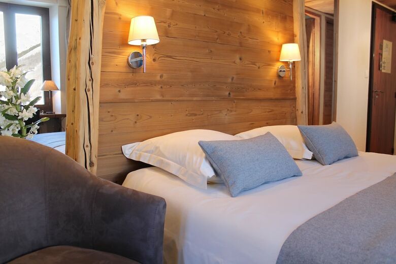 Hotel H�tel Du Cr�t Rond - Logis