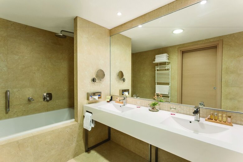 Hotel Ramada By Wyndham Oradea