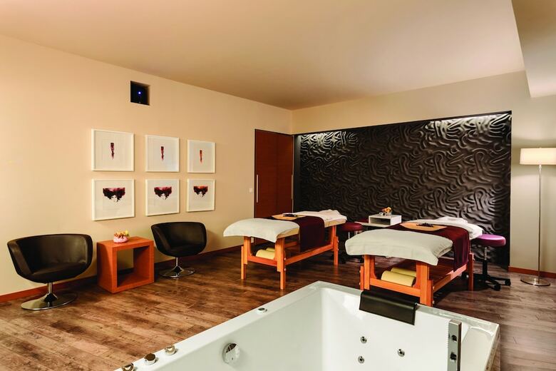 Hotel Ramada By Wyndham Oradea