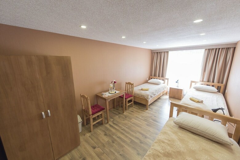 Azara Bed And Breakfast