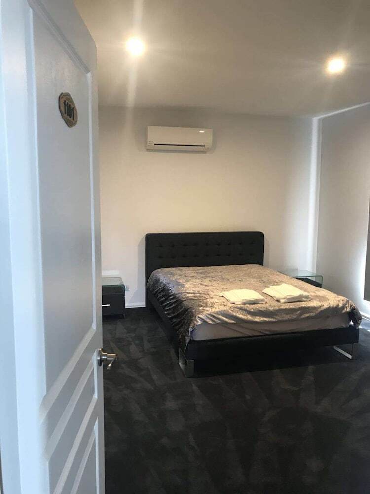 Glen Manor 1