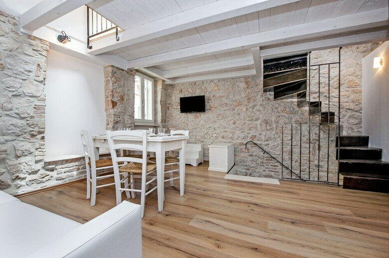 Apartment Blue Note