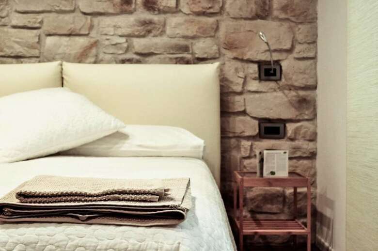 Olivia Rooms Teocrito