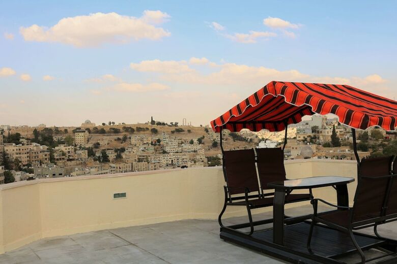 Hostal Nomads Hostel