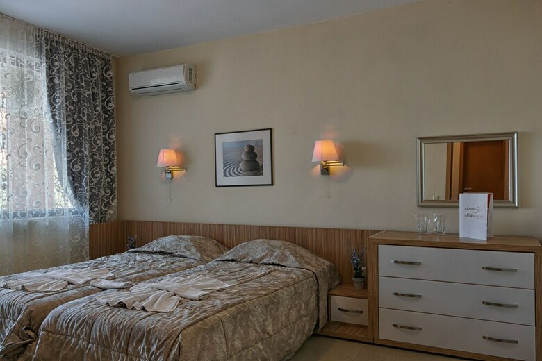 Alexandra Hotel