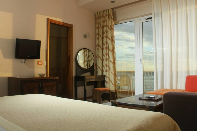 Aragosta Hotel & Restaurant