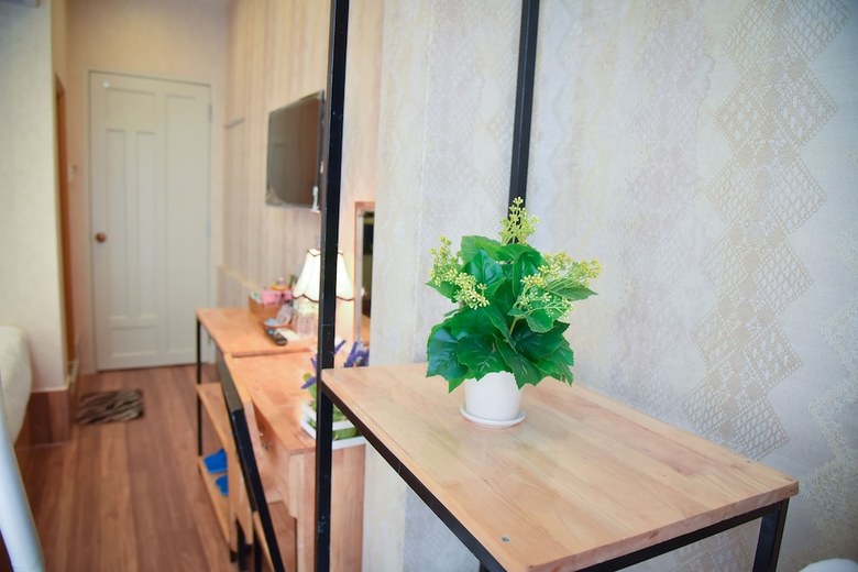 Hostal Henry & Iris Hotel