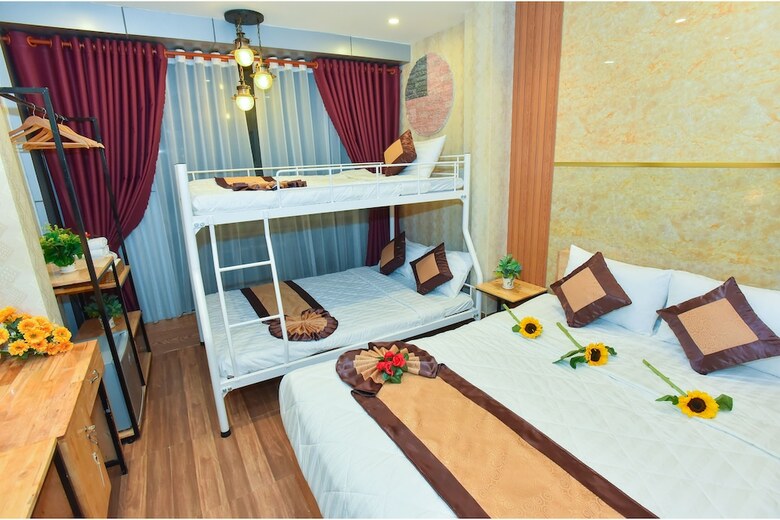 Hostal Henry & Iris Hotel