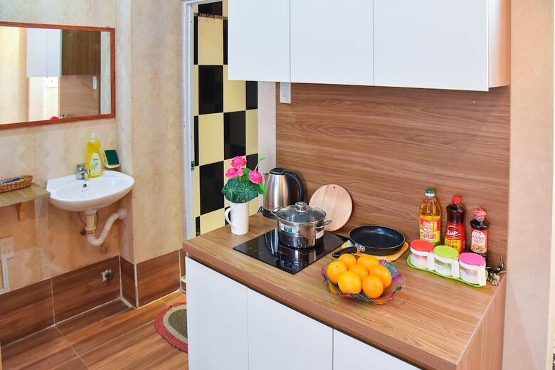 Hostal Henry & Iris Hotel
